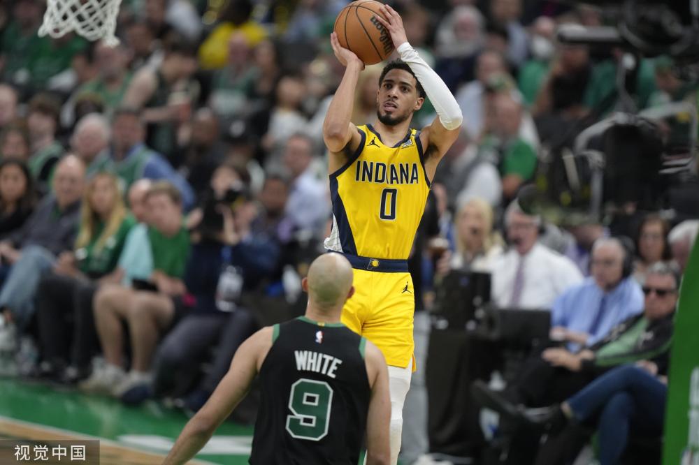 米尔沃尔赛前住的酒店凌晨报火警，队员睡眼惺忪跑到街上