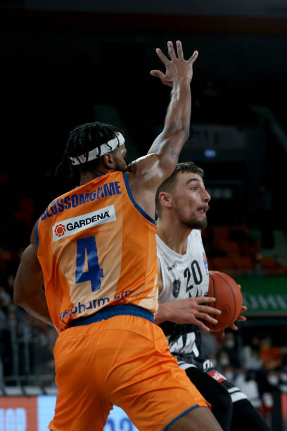 中充满美感 中充满美感