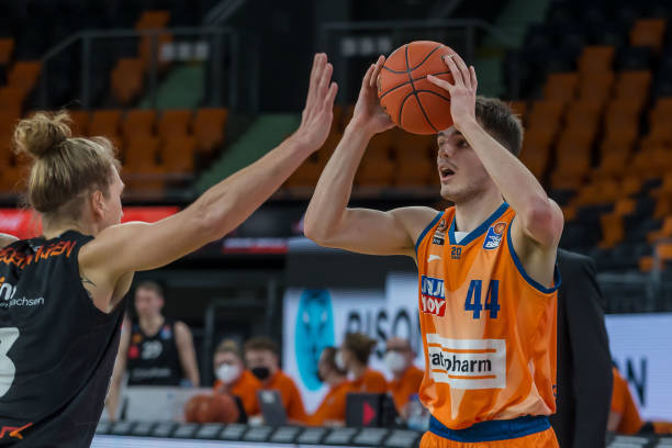 更是篮球理 更是篮球理